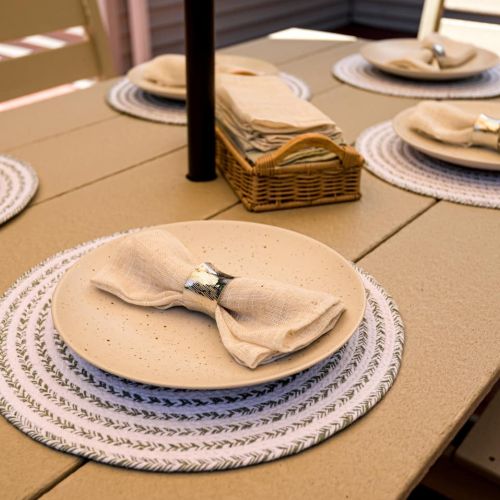 From morning coffee to grilled dinners, this outdoor table is made for simple pleasures and shared moments in the open air.