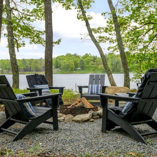 Evenings by the fire, stories under the stars - our lakeside firepit with seating for seven is the perfect end to any day.