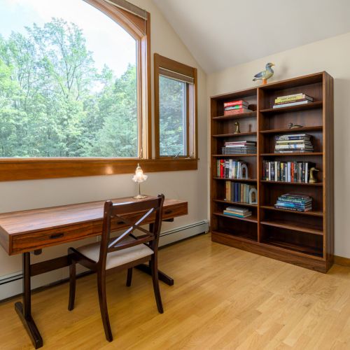 This airy desk nook overlooks the main level and offers inspiring views, whether you’re working or simply soaking in the stillness.